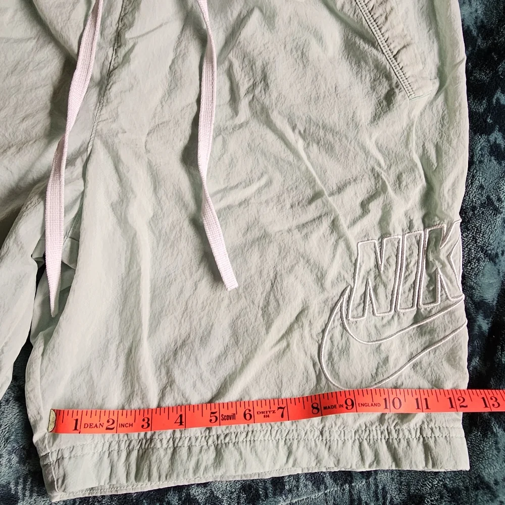 Nike unisex shorts mint color size L‎